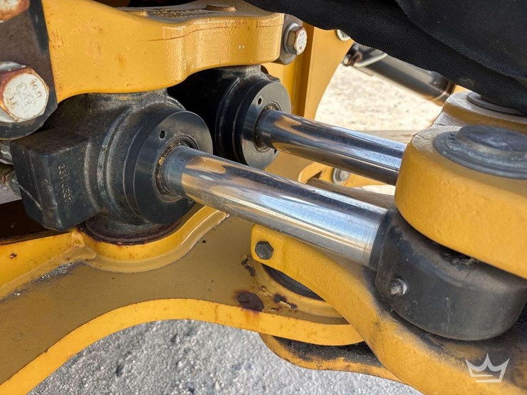 2015-caterpillar-416f-image-22