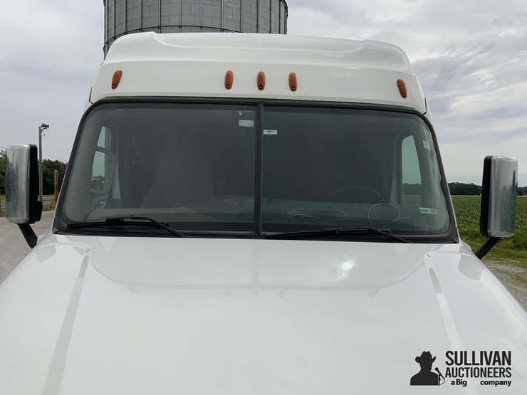 2018-freightliner-cascadia-125slp-t/a-6x4-sleeper-truck-tractor-image-13