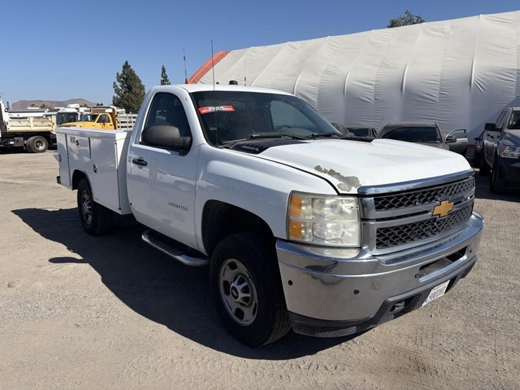 2012-chevrolet-silverado-2500-image-2