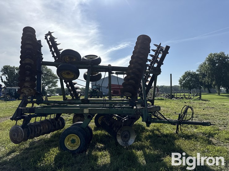 john-deere-230-image-4
