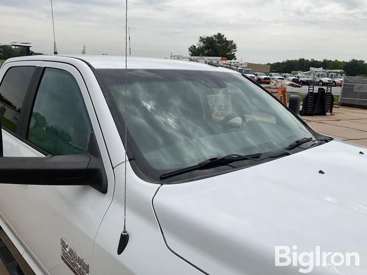 2016-dodge-3500-image-16