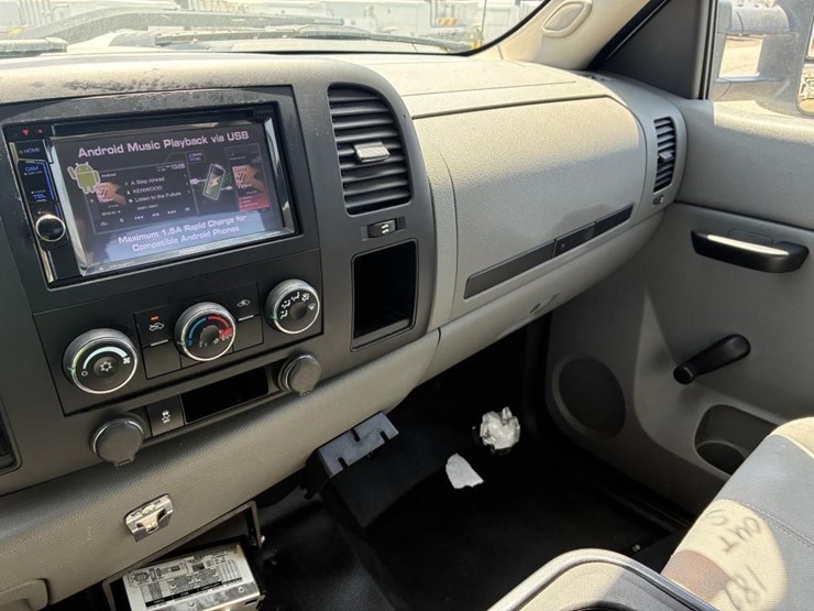 2011-chevrolet-2500hd-image-16