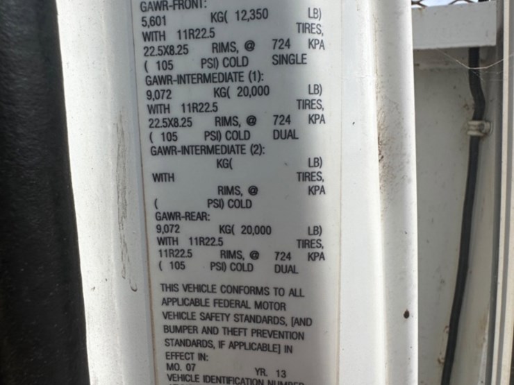2014-freightliner-m2-106-image-28