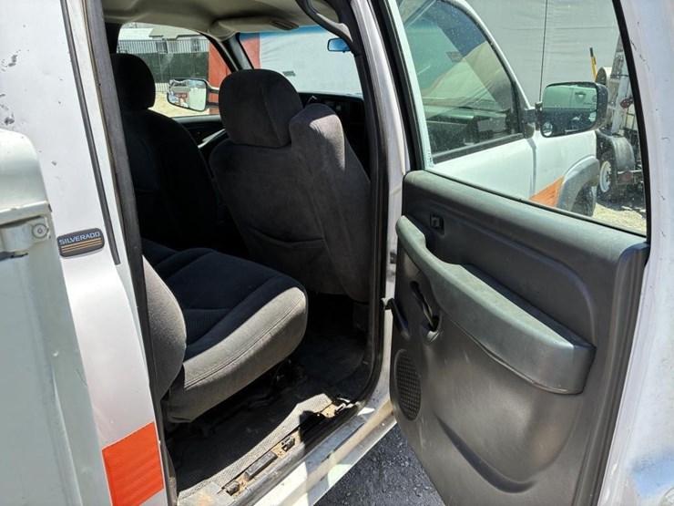 2005-chevrolet-silverado-3500-image-12