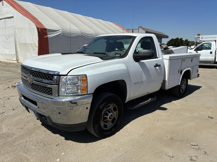 2011-chevrolet-silverado-2500-image-1