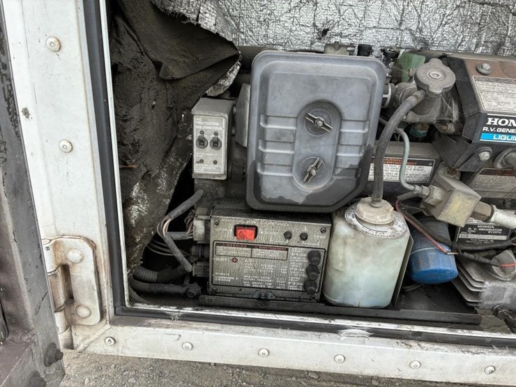 2008-workhorse-w62-image-12