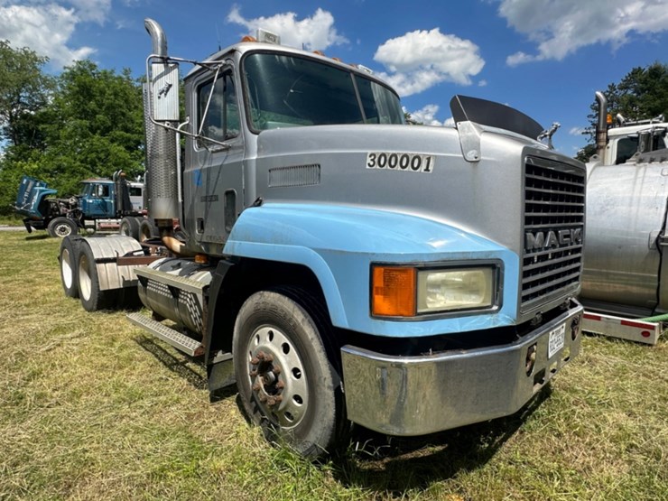 2000-mack-ch613-image-2