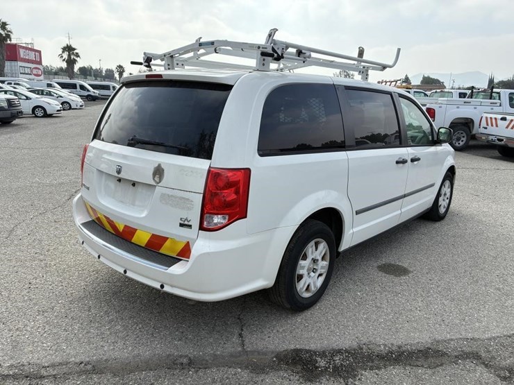 2012-dodge-caravan-image-3