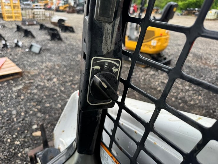2015-bobcat-t590-image-26