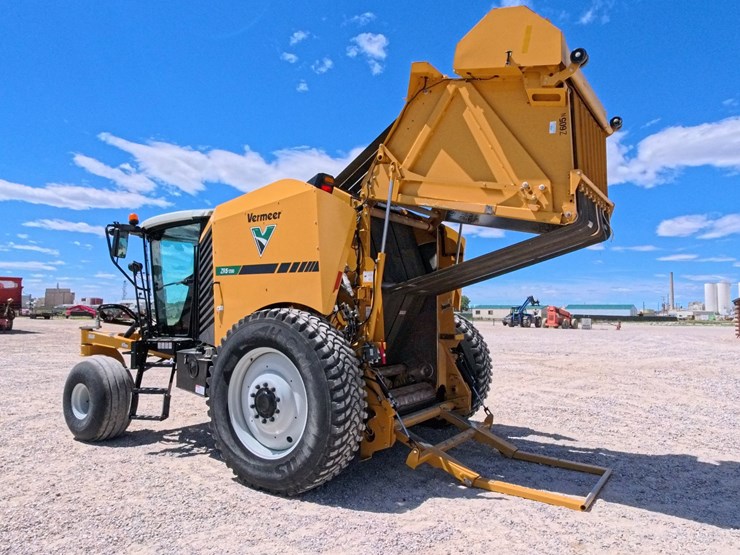 #1027-•-2020-vermeer-zr5-self-propelled-baler-image-92
