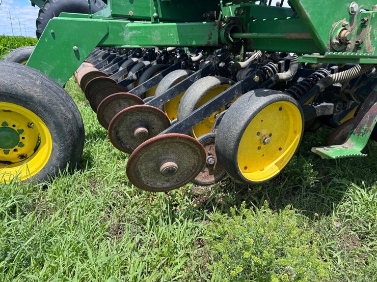 john-deere-750-image-5