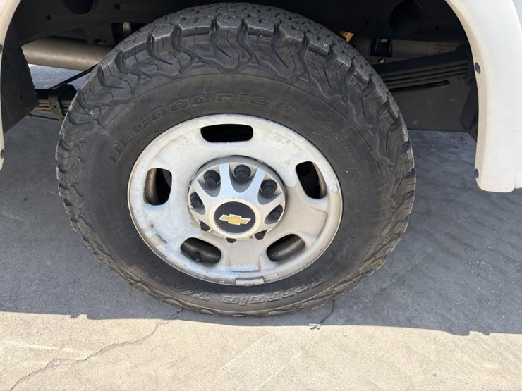 2011-chevrolet-silverado-2500-image-5