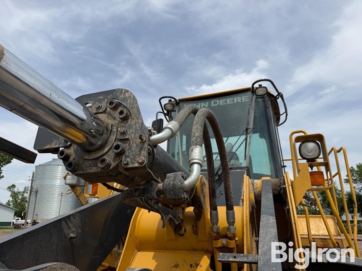 john-deere-744-image-10