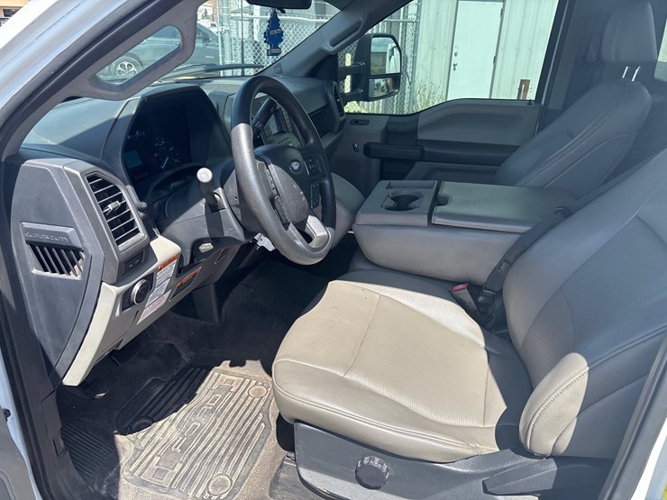 2022-ford-f550-image-11