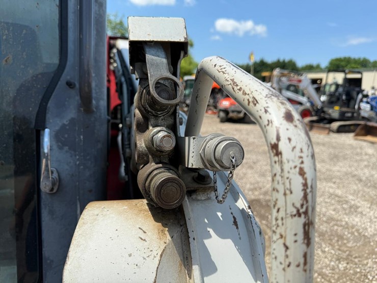 takeuchi-tl240-image-11