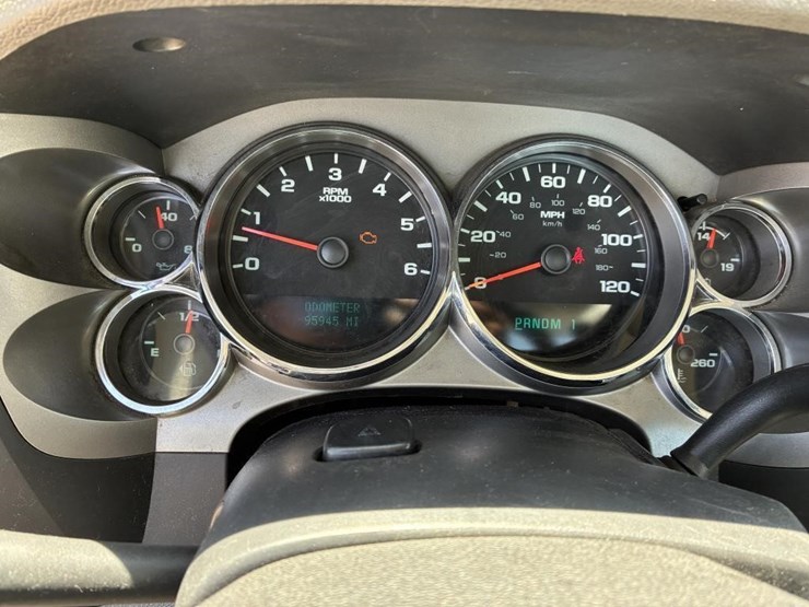 2011-chevrolet-silverado-2500-image-16