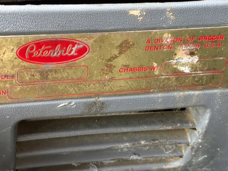 2015-peterbilt-389-image-15