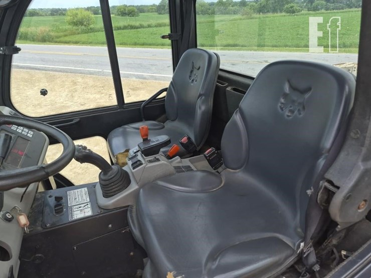 2014-bobcat-toolcat-5600-image-12