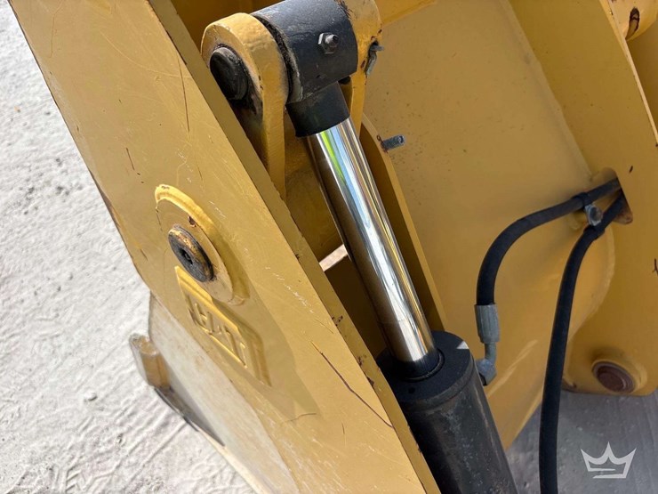 2015-caterpillar-416f-image-11