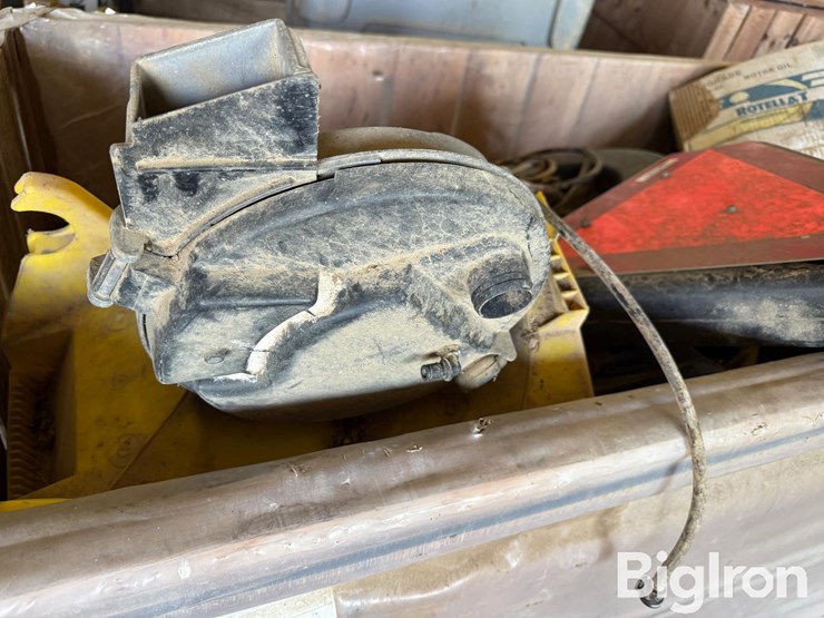 john-deere-pneumatic-planter-boxes-&-blower-motor-image-17