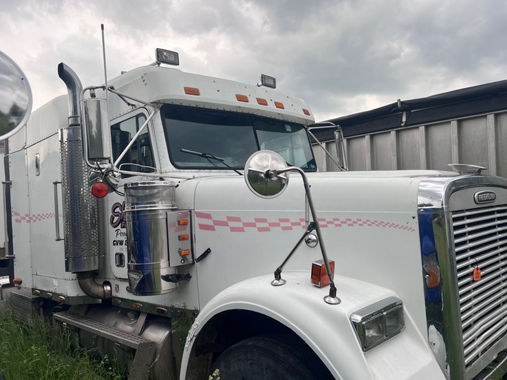 #2031-•-freightliner-image-1