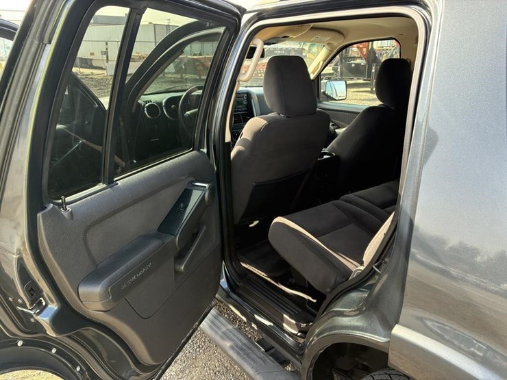 2010-ford-explorer-xlt-image-13