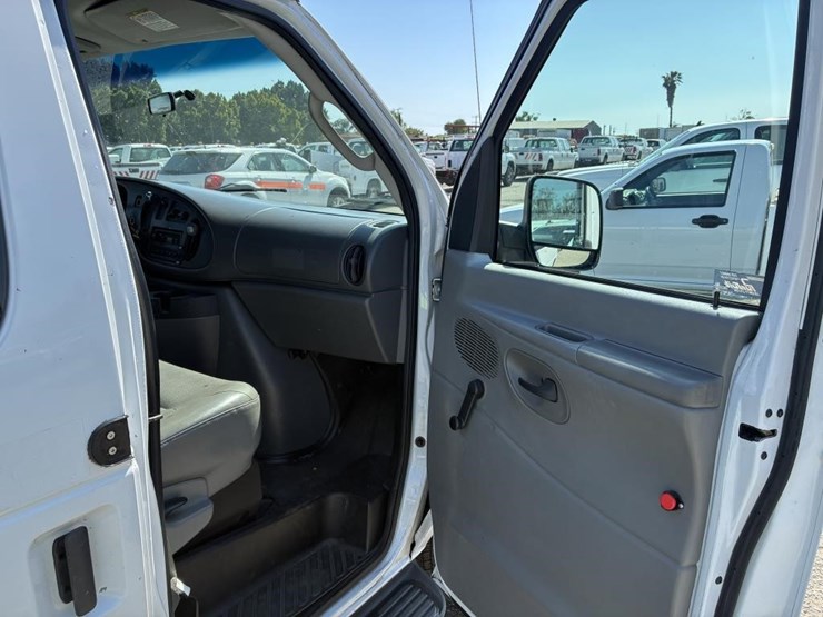 2006-ford-e350-image-10
