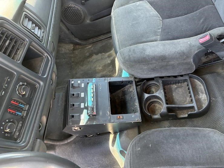2005-chevrolet-silverado-3500-image-19