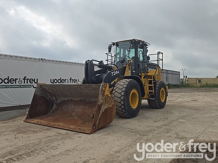 2019-deere-724k-image-1
