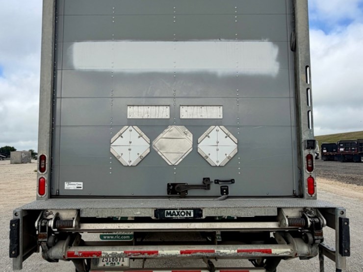 2016-peterbilt-220-image-6