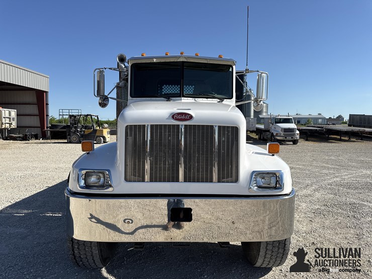 2001-peterbilt-330-image-2