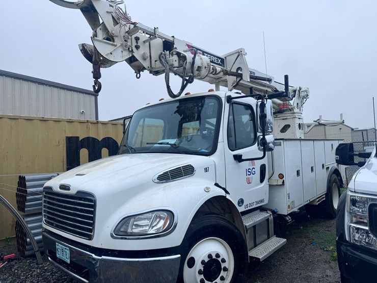 2020-freightliner-m2-106-image-29