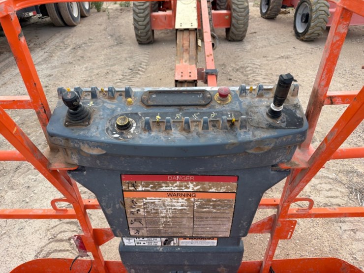 2007-jlg-600s-image-2