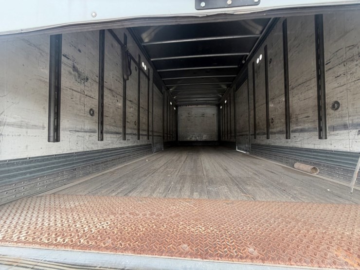 2016-peterbilt-220-image-14