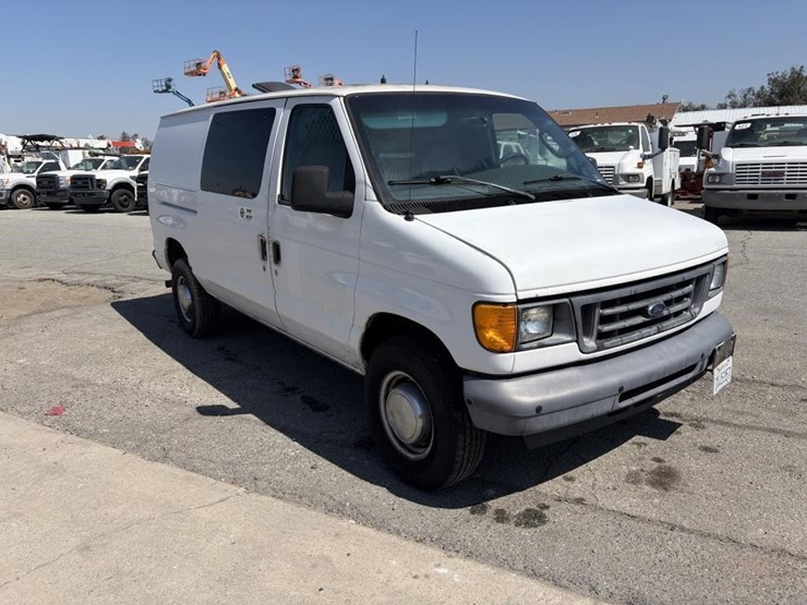 2006-ford-e350-sd-image-2