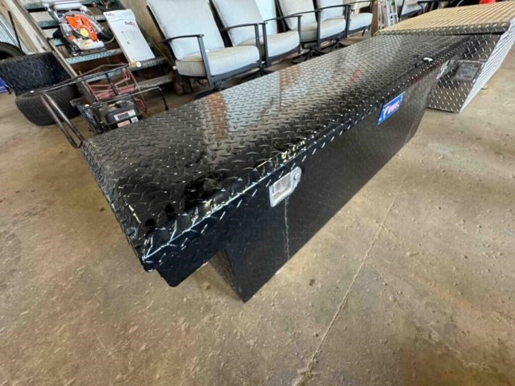 black-aluminum-tool-box,-69"x20"-image-4