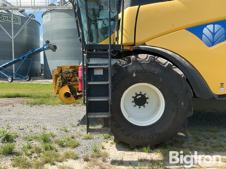 new-holland-cr9070-image-9