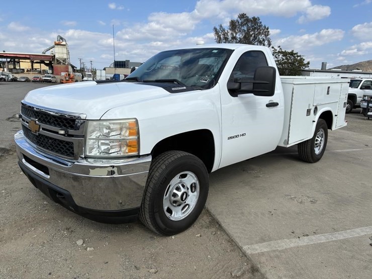 2013-chevrolet-silverado-2500-image-1