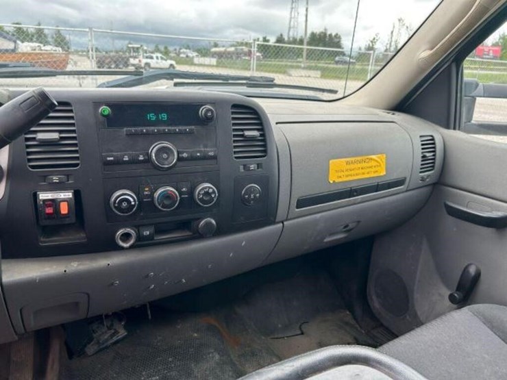 2012-chevrolet-silverado-3500hd-image-11
