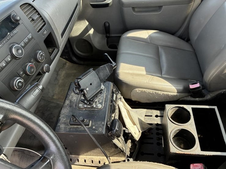 2011-chevrolet-silverado-2500-image-18
