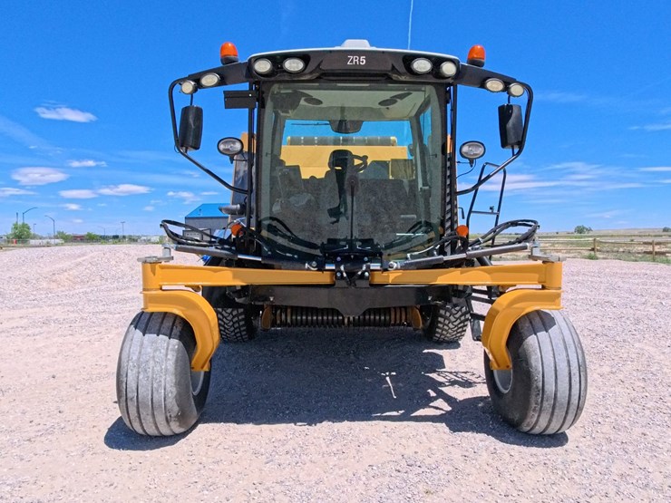 #1027-•-2020-vermeer-zr5-self-propelled-baler-image-10