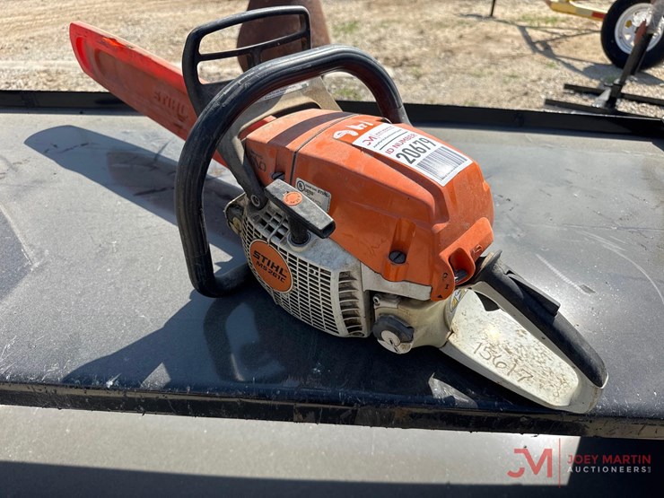 stihl-ms-261c-gas-powered-chain-saw-image-2