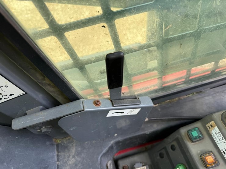 takeuchi-tl240-image-27