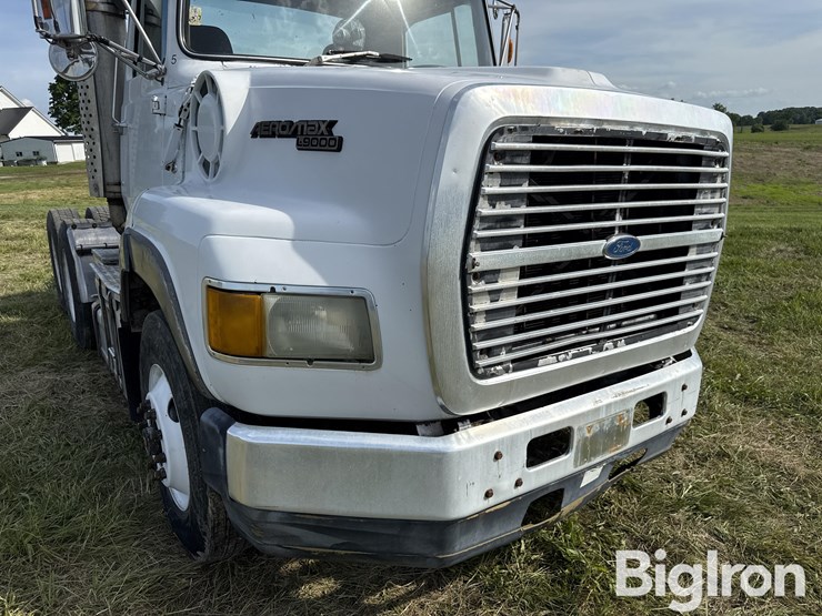 1989-ford-l9000-image-12
