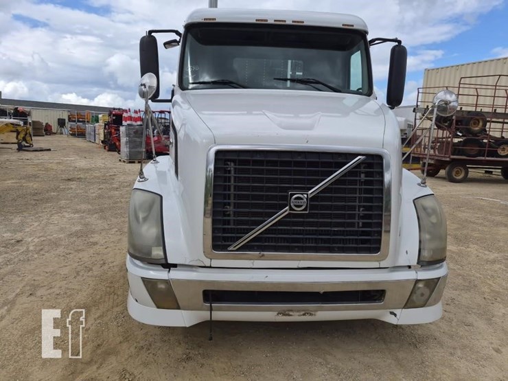 2006-volvo-vnl64t300-image-7