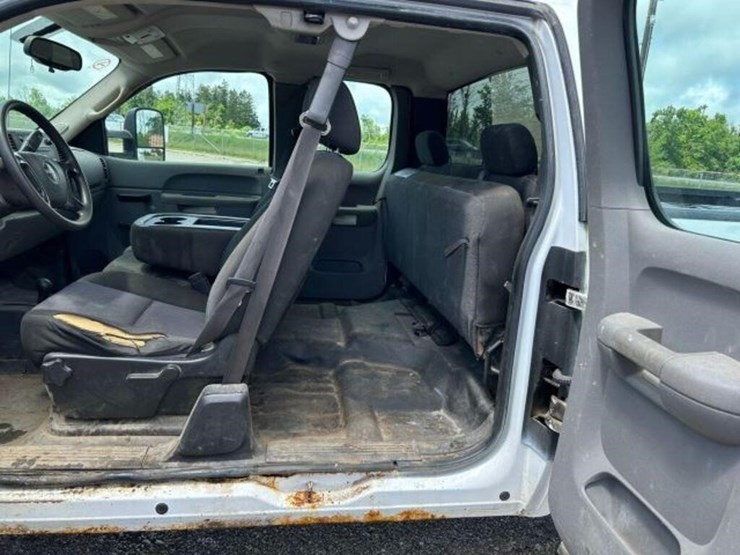 2010-gmc-2500hd-image-16