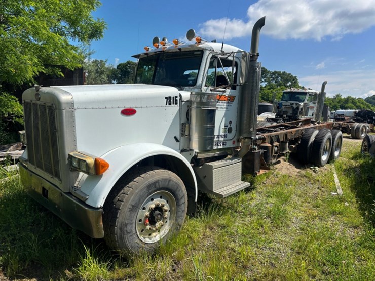 2005-peterbilt-379-image-1