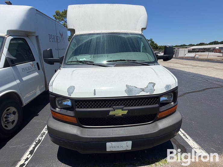 2011-chevrolet-express-g3500-image-2