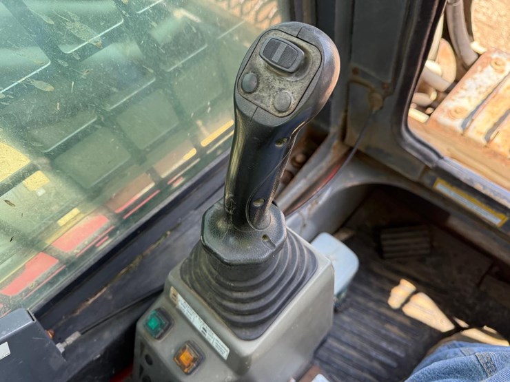 takeuchi-tl240-image-24