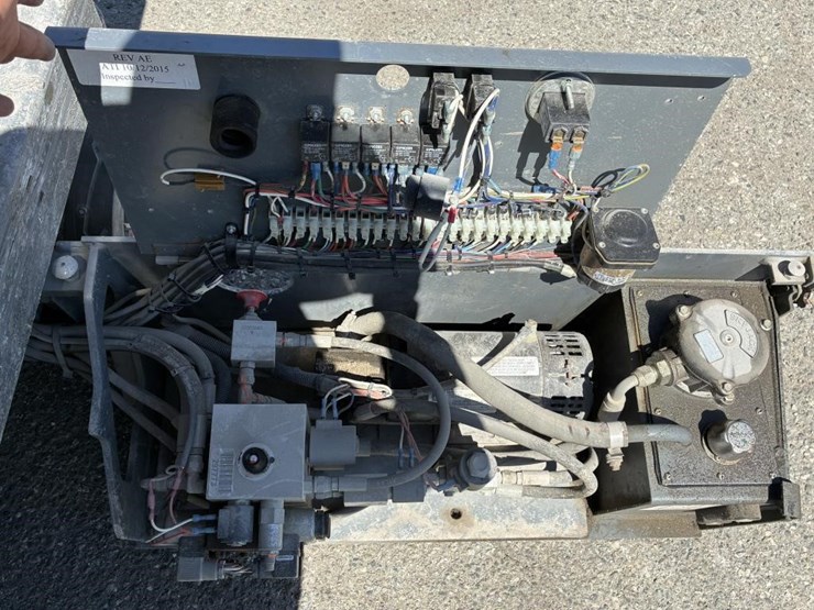 2004-skyjack-sjiii3219-image-10